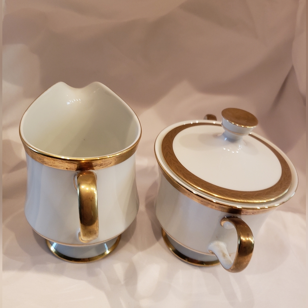Sugar Bowl and Creamer Brand Sango Vintage...